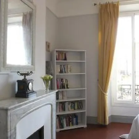 Apartament Carnot 14 *
