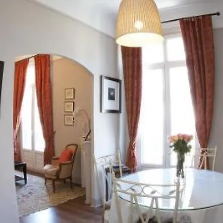 Apartment Carnot 14 *