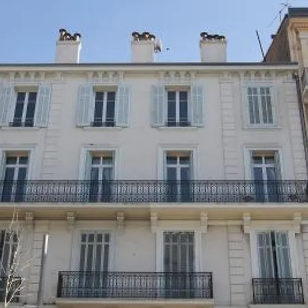 Carnot 14 Apartment