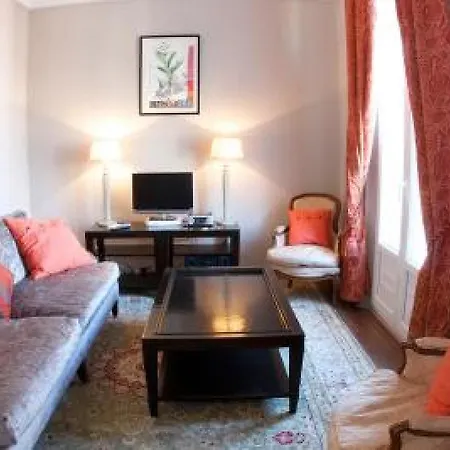 Carnot 14 Apartament *